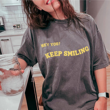 KEEP SMILING TEE