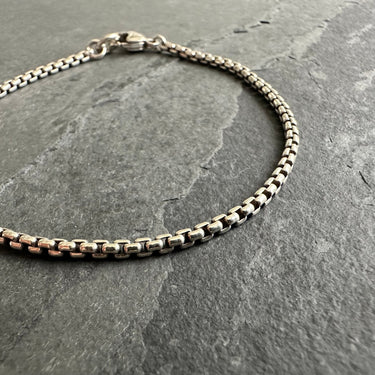 bottom view of STERLING SILVER BOX CHAIN BRACELET